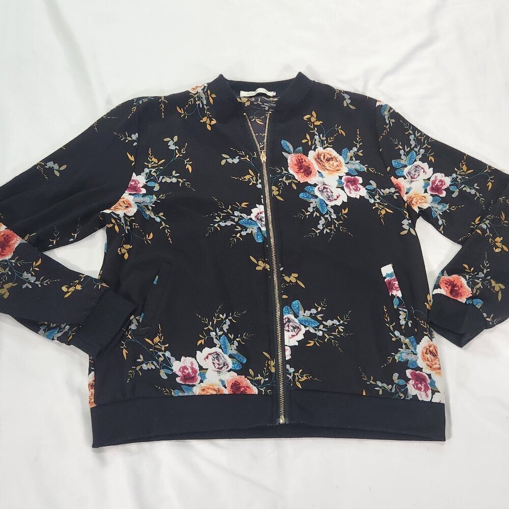 Hipster Row Flowered Jacket 1X
Lot I